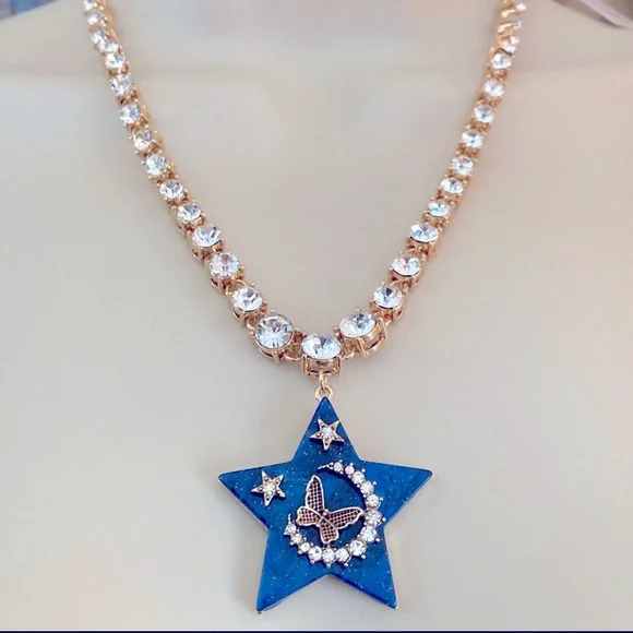 New Betsey Johnson
Star Short Pendant Necklace - Picture 4 of 10